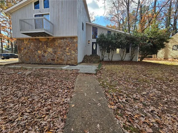 5085 Rock Glen Dr, Stone Mountain, GA 30088