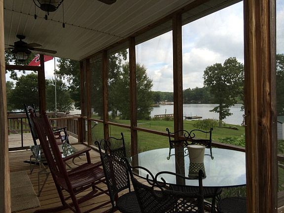 4th image of 661 Lakeshore Dr