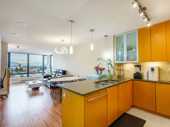 7325 Arcola St #1802, Burnaby, BC V5E 0A8