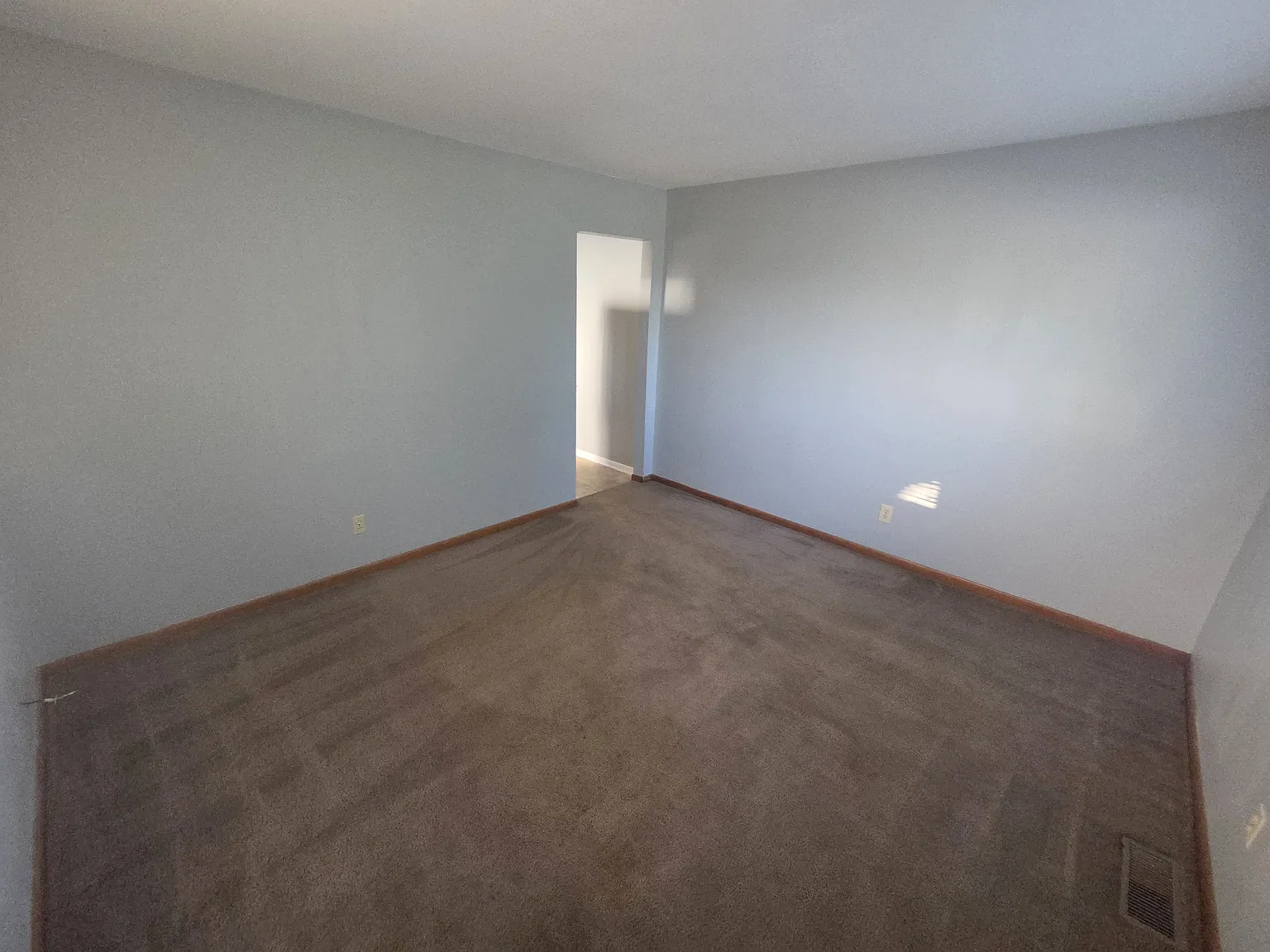 2 bed, 841 sqft, $990 — Photo 2