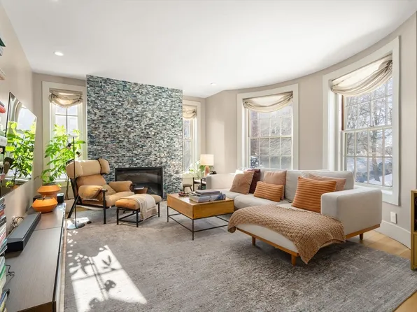 135 Beaconsfield Rd #2, Brookline, MA 02445