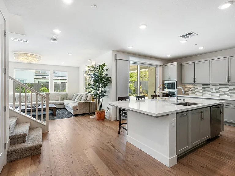 6274 Carousel Ave — Photo 5