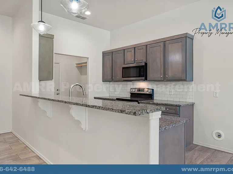 2602 136th St — Photo 2