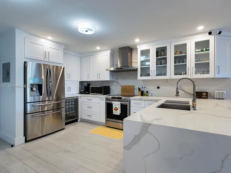 6815 Edgewater Dr #307 — Photo 13