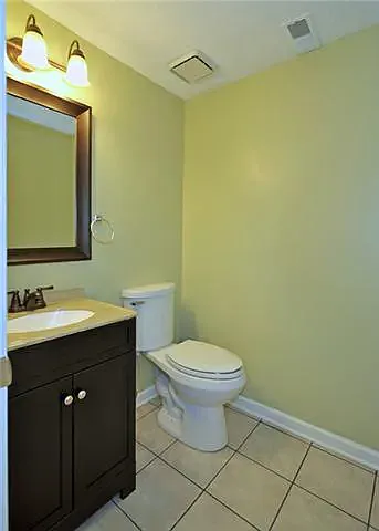 Downstairs 1/2 bath