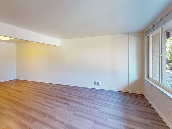 3rd image of 1940 Yale Ave E APT 27