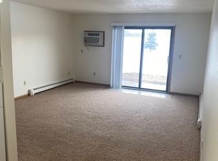 1717 40th St S, Fargo, ND 58103