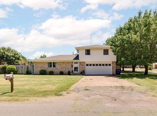512 W Cheyenne St, Marlow, OK 73055