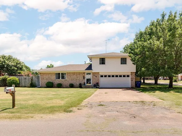 512 W Cheyenne St, Marlow, OK 73055