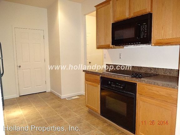 5th image of 3671 SE Honeysuckle Pl