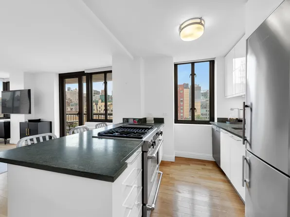 1438 Third Avenue image 3 of 12