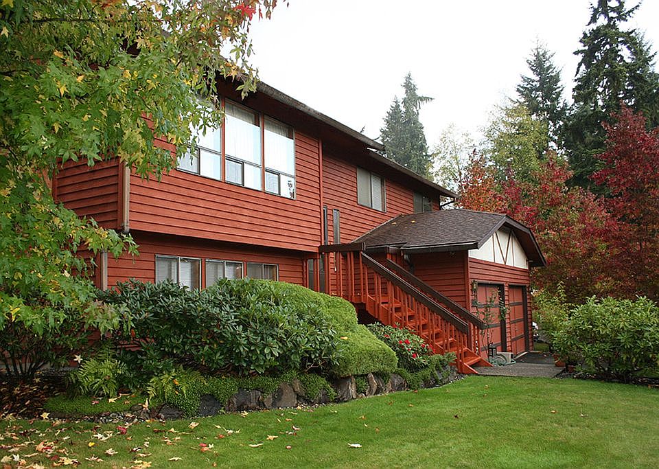 1st image of 2519 NE 191st St