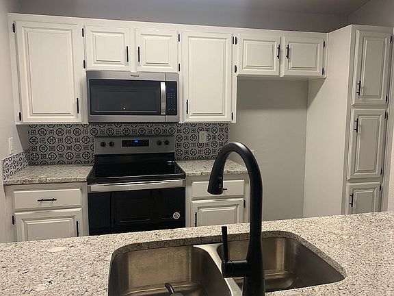 3rd image of 718 Southoak Dr