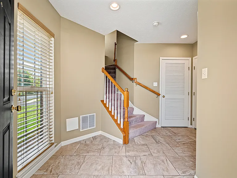 208 Village Pl — Photo 3