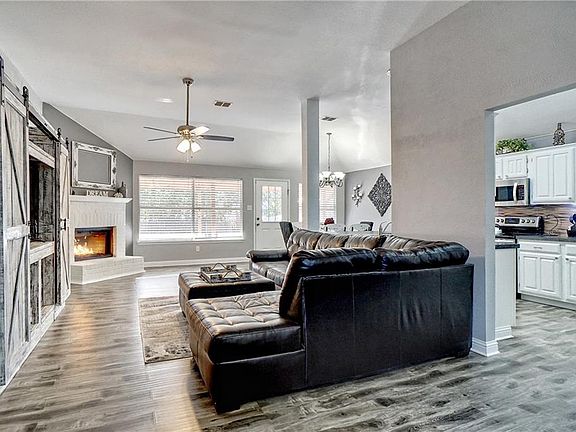 2nd image of 821 Redding Dr