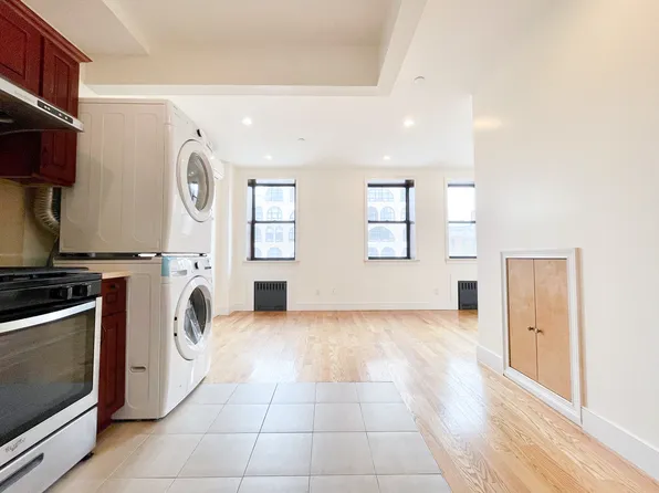 242 9th St #4, Brooklyn, NY 11215