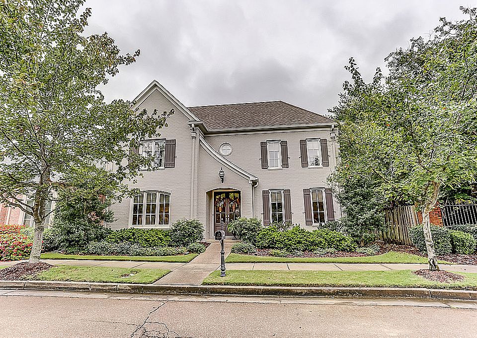 1st image of 1944 Laurel Ln