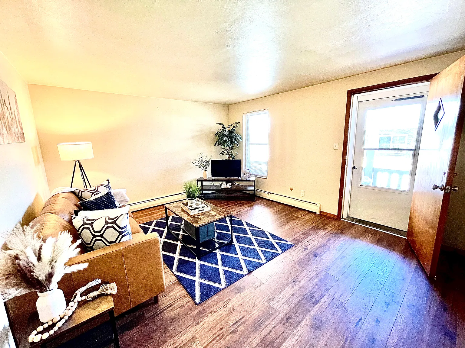 2 bed, 750 sqft, $1,299 — Photo 2