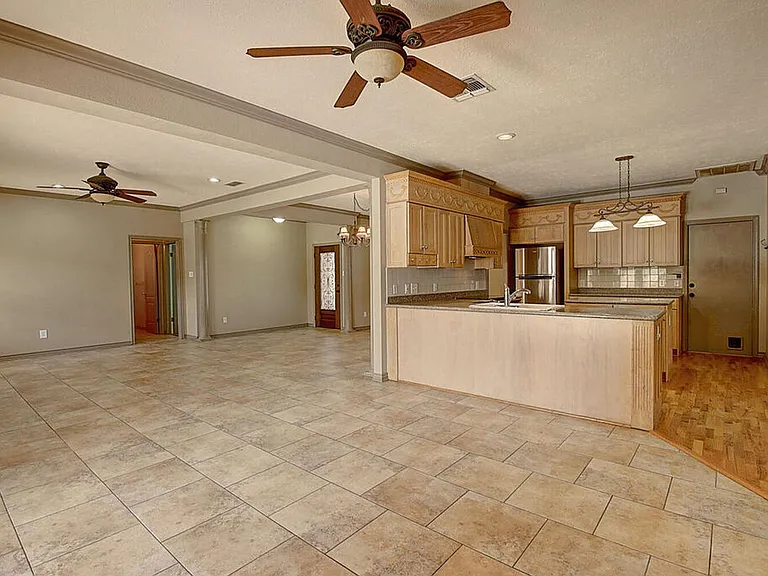 7642 Dallas St — Photo 14
