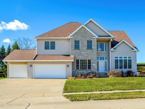 6126 Emery Ct, Bettendorf, IA 52722