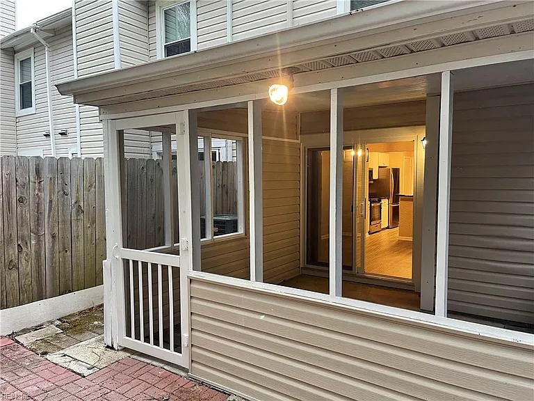 808 Quesnel Dr — Photo 42