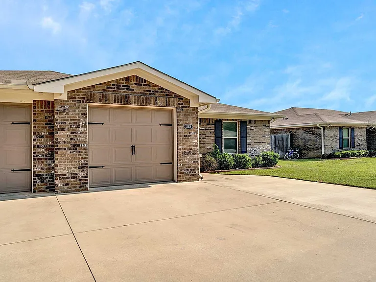 Kara Lynn Place Luxury Homes- ASK ABOUT OUR SPRING MOVE-IN SPECIAL TODAY! — Photo 8