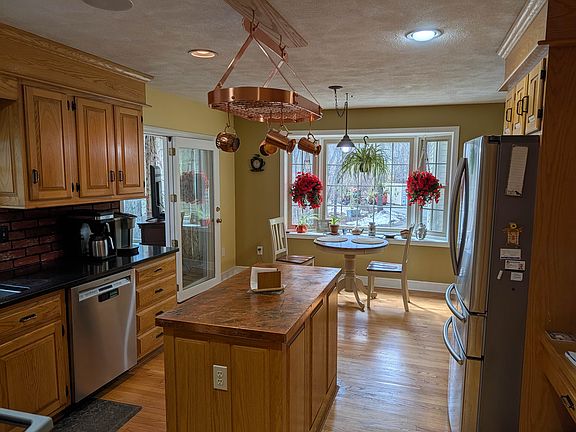 4th image of 29 Lexington Road