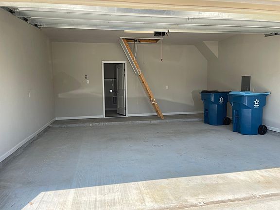 4th image of 407 Eastwood Dr