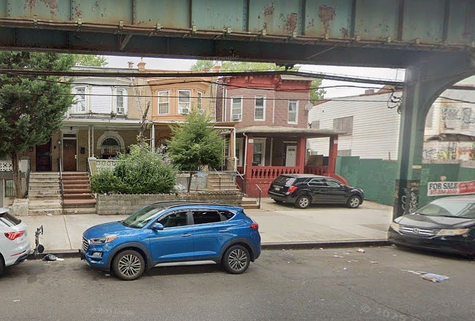 1st image of 10829 Roosevelt Ave