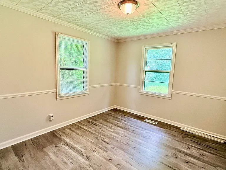 1908 Stevens Dr NE — Photo 15
