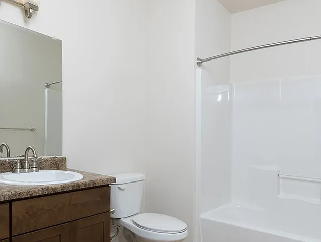 1100 S Market Ave — Photo 10