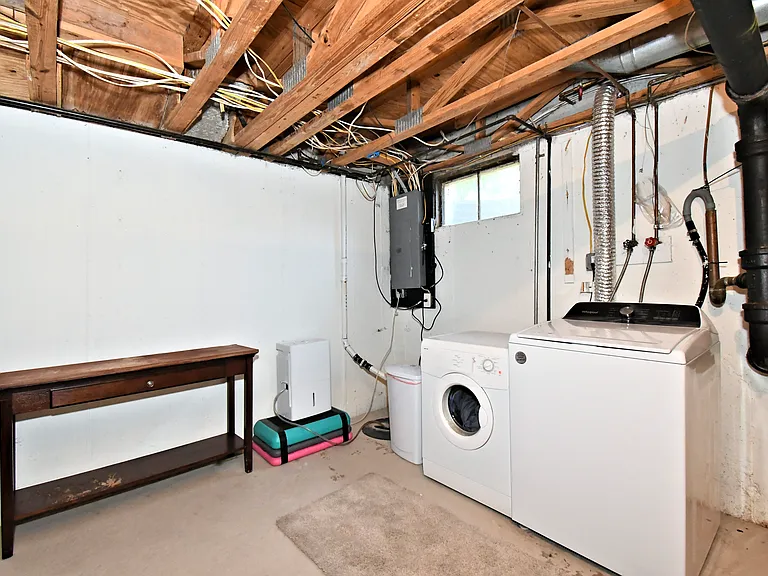 2489 Hillendale Dr — Photo 46