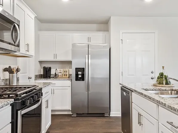 2506 Lily Dr, Haw River, NC 27258