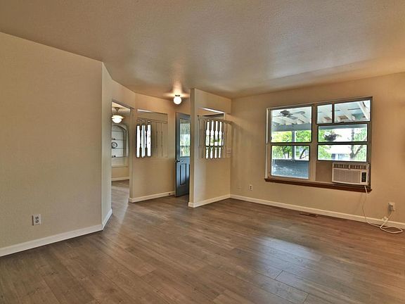 4th image of 1901 E Meadow Ln