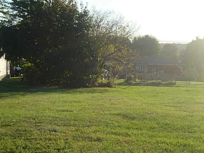318 Provins Ave photo 1