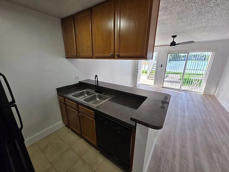 220 Lake Parsons Grn #105 — Photo 6