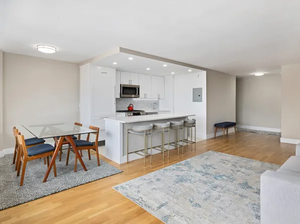 400 Central Park West 8W image 2 of 8