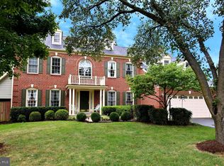 8253 George Washington Ct, Vienna, VA 22182