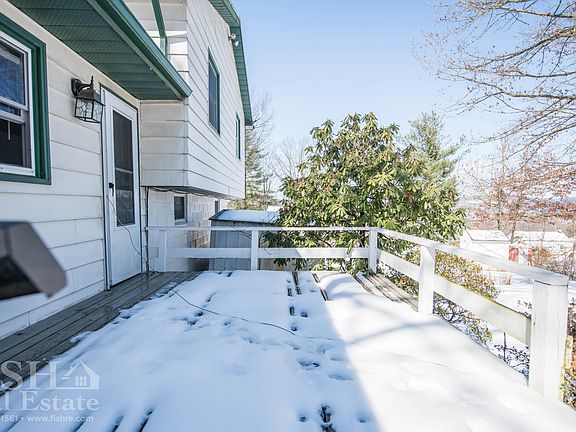4th image of 323 Furey St S