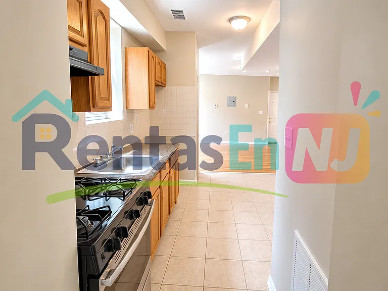 210 N 15th St #4B — Photo 4