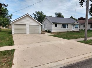 208 E 1st St, Milledgeville, IL 61051