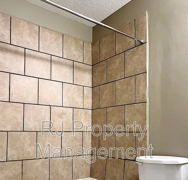 4615 Addington Dr — Photo 11