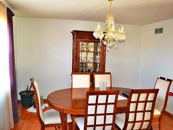 3rd image of 7975 Autumn Hill Ct
