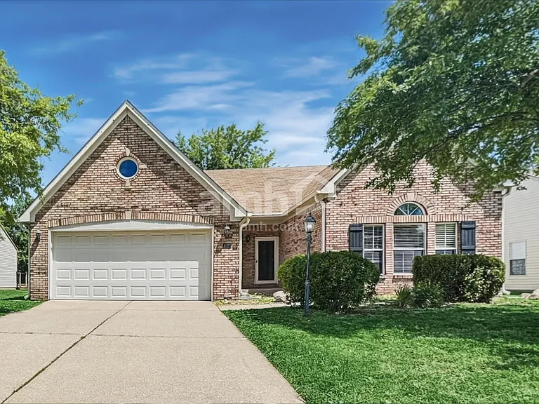 7818 Bent Willow Dr — Photo 1