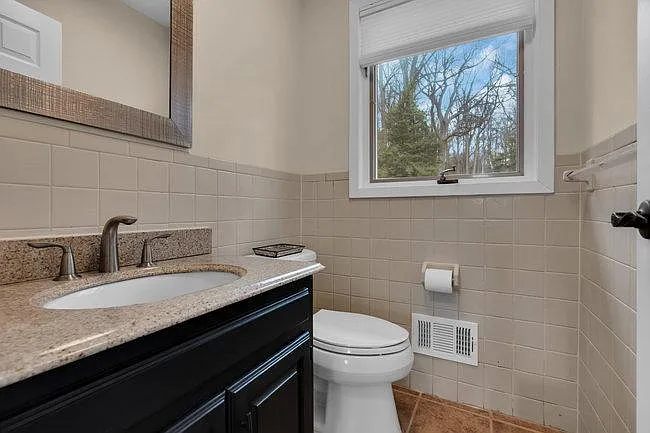 180 Hartshorne Rd — Photo 26
