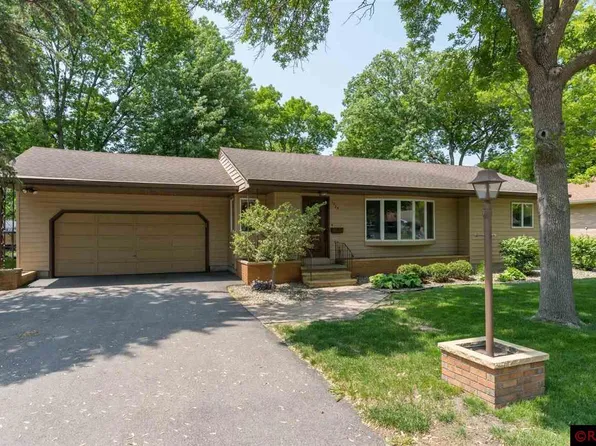 1124 Woodland Ave, Mankato, MN 56001