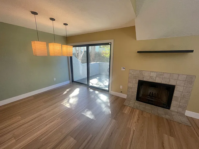 325 N Melrose Dr #H — Photo 4