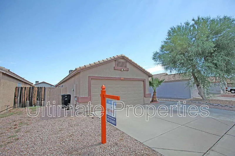 3 bed, 2.0 bath, 1444 sqft, $1,995 — Photo 3