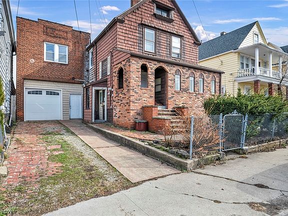 3rd image of 1961 Coltman Rd