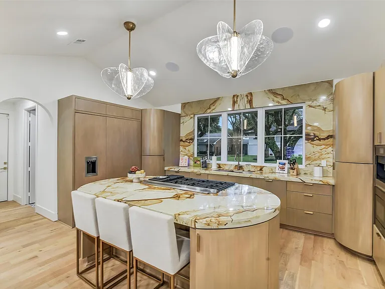 9411 Millbury Dr — Photo 10